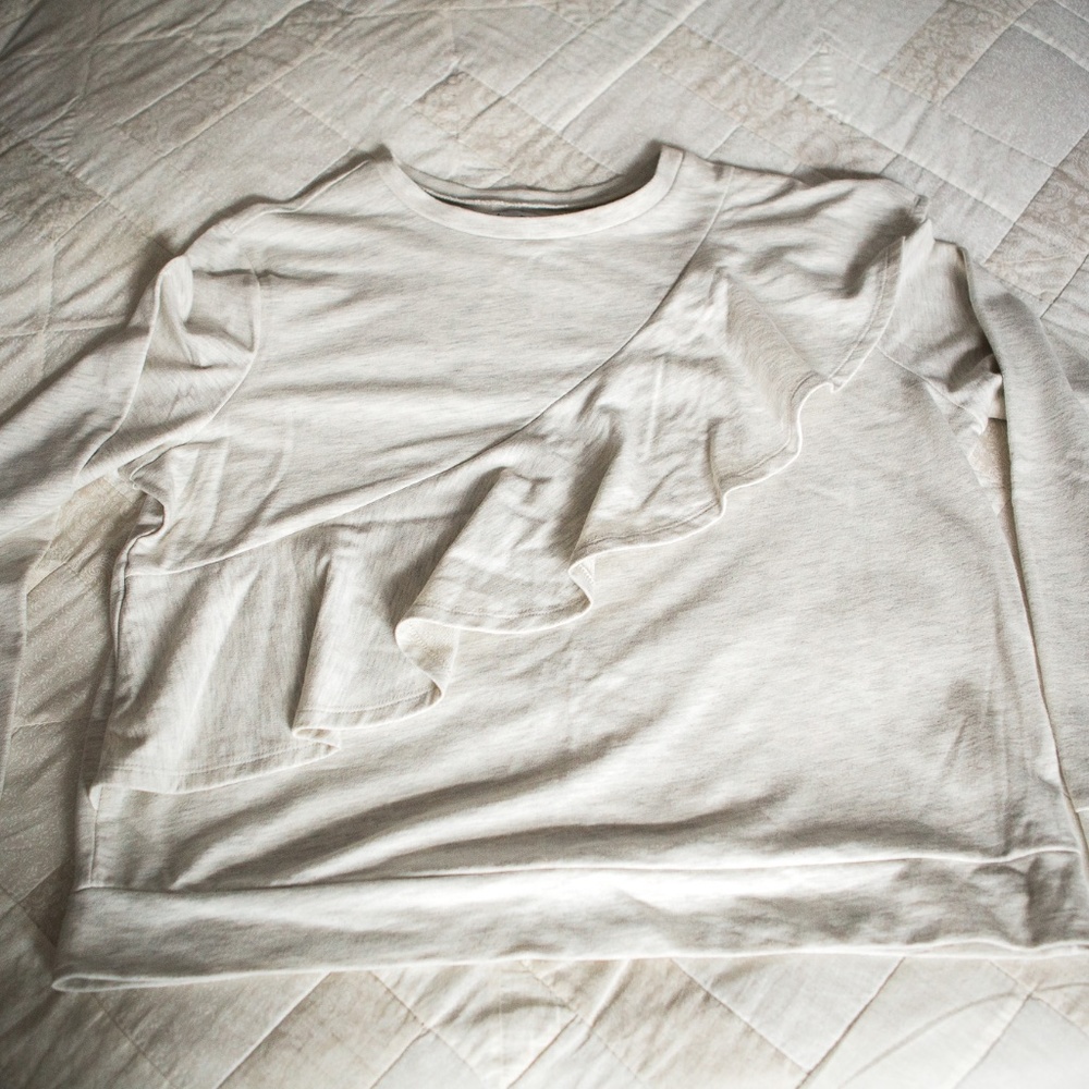 Love, Fire NWT ruffle sweater XL